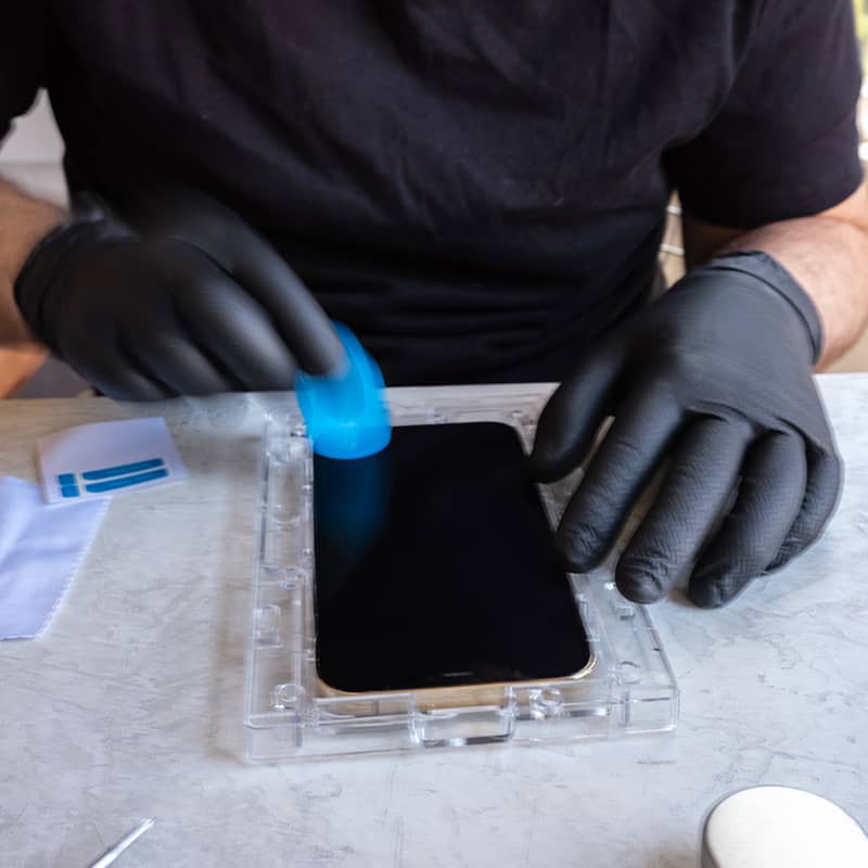 photo d'un téléphone en réparation